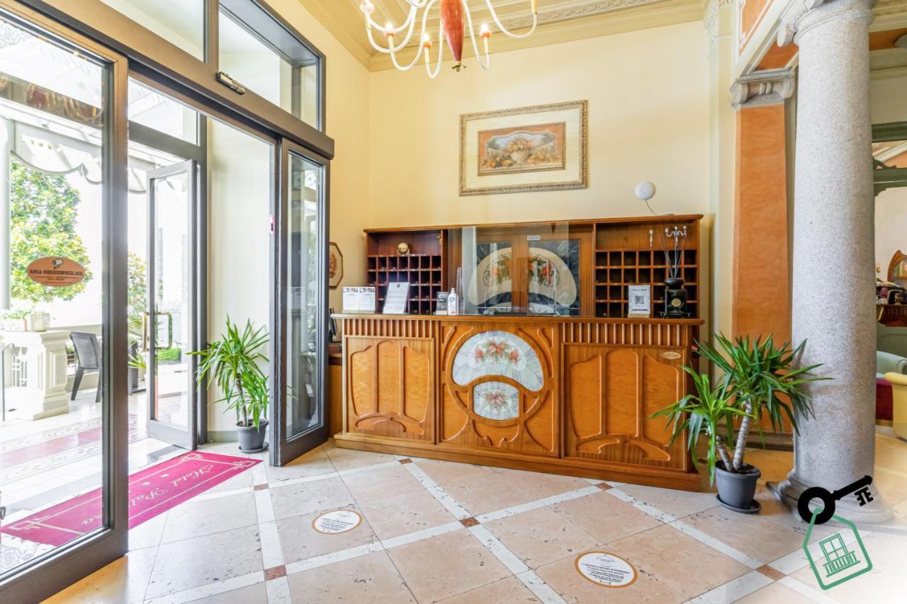 Hotel Rooms Lago Maggiore Verbania Exterior photo