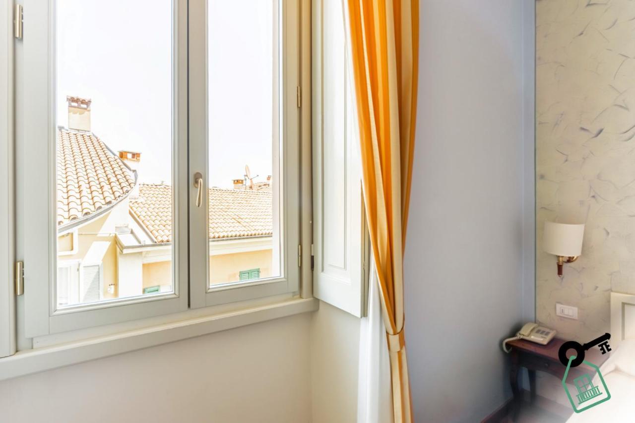 Hotel Rooms Lago Maggiore Verbania Exterior photo